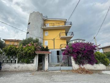 Palazzo / Stabile in vendita a Gizzeria CZ