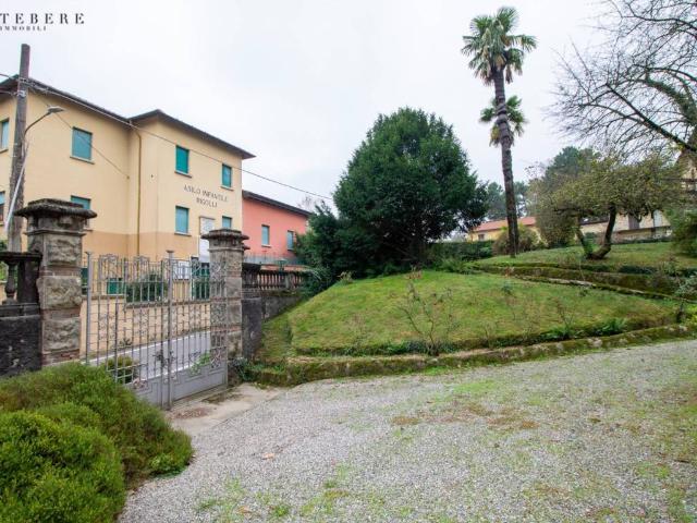 Palazzo / Stabile in vendita a Golasecca VA