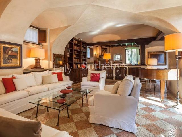 Palazzo / Stabile in vendita a Gorle BG