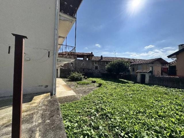 Palazzo / Stabile in vendita a Gozzano NO