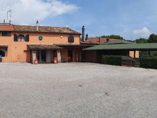 Palazzo / Stabile in vendita a Gradara PU