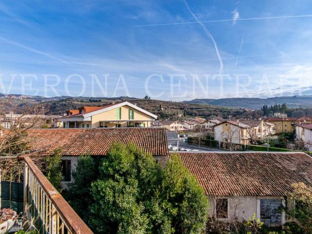 Palazzo / Stabile in vendita a Grezzana VR