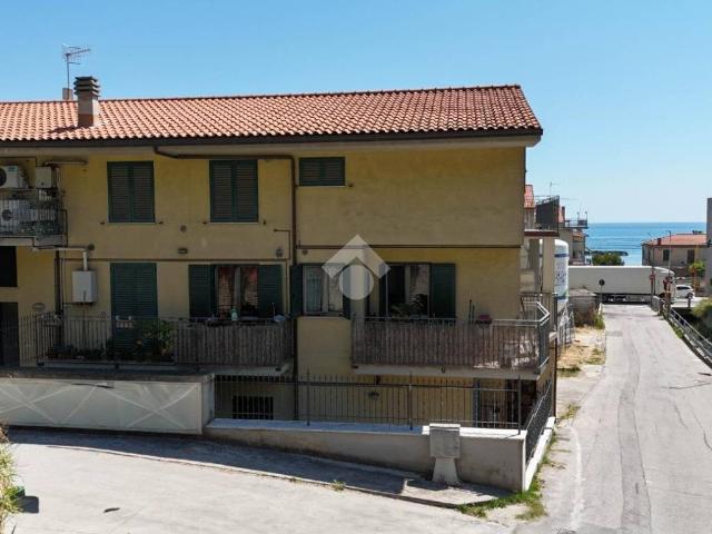 Palazzo / Stabile in vendita a Grottammare AP