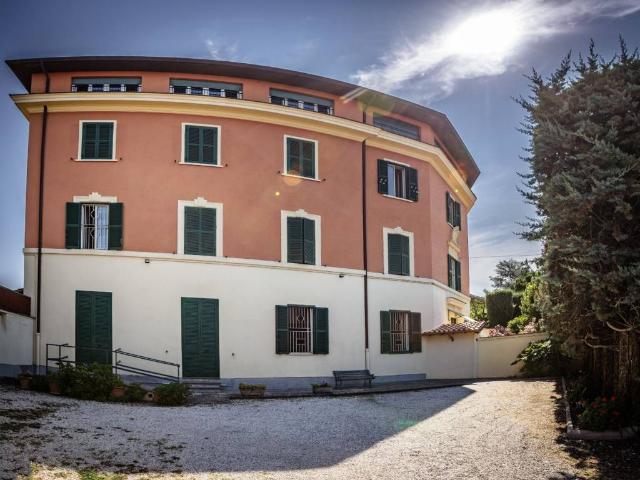 Palazzo / Stabile in vendita a Grottaferrata RM