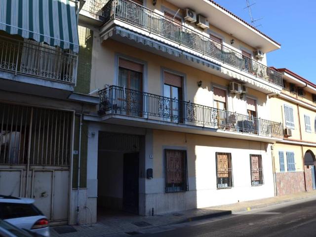 Palazzo / Stabile in vendita a Grumo Nevano NA