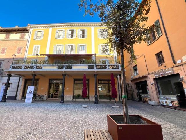 Palazzo / Stabile in vendita a Imola BO