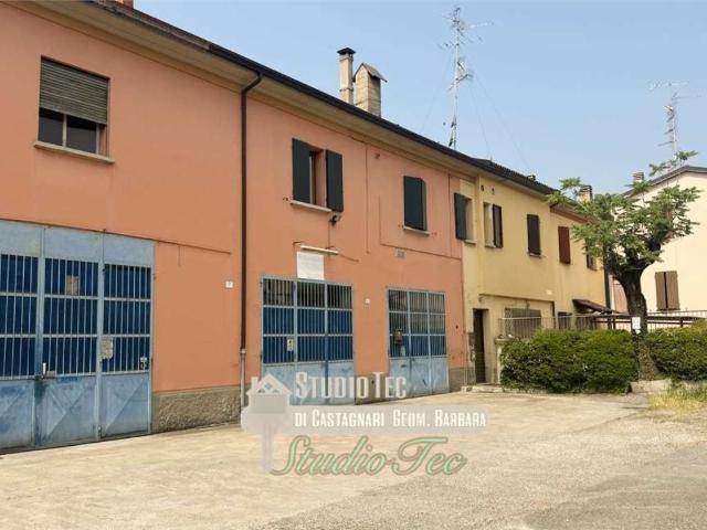 Palazzo / Stabile in vendita a Imola BO