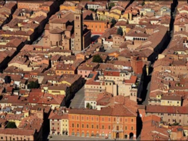 Palazzo / Stabile in vendita a Imola BO