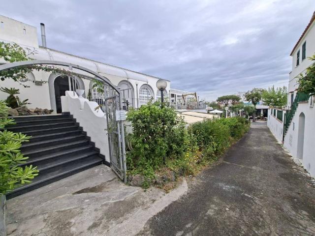 Palazzo / Stabile in vendita a Ischia NA