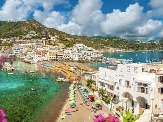 Palazzo / Stabile in vendita a Ischia NA