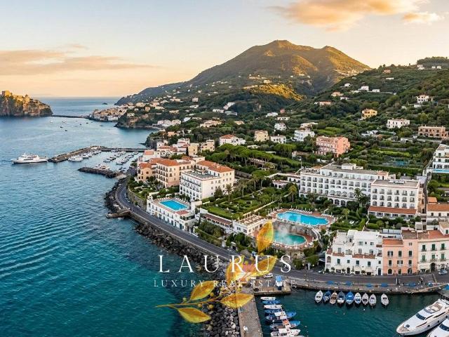 Palazzo / Stabile in vendita a Ischia NA