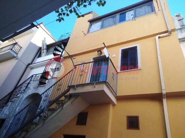 Palazzo / Stabile in vendita a Ischitella FG
