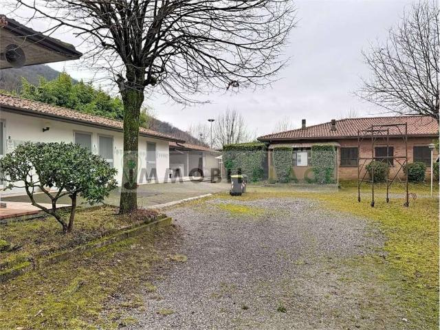 Palazzo / Stabile in vendita a Iseo BS