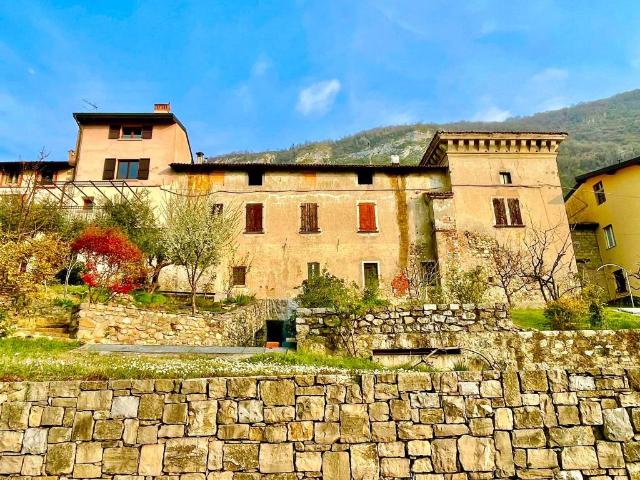 Palazzo / Stabile in vendita a Iseo BS