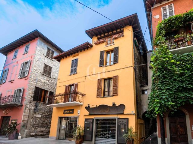Palazzo / Stabile in vendita a Iseo BS