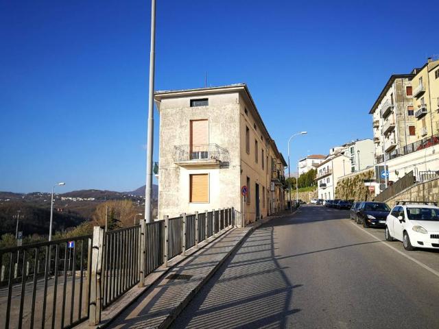 Palazzo / Stabile in vendita a Isernia IS