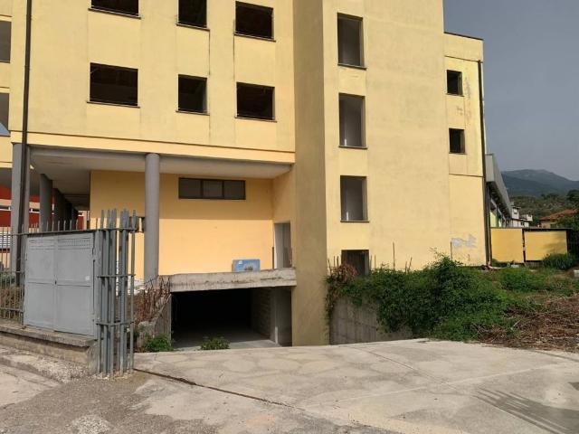 Palazzo / Stabile in vendita a Isola del Liri FR
