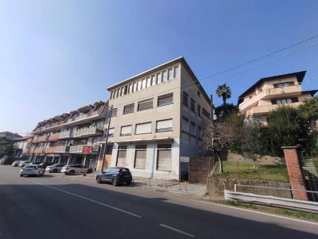 Palazzo / Stabile in vendita a Jerago con Orago VA