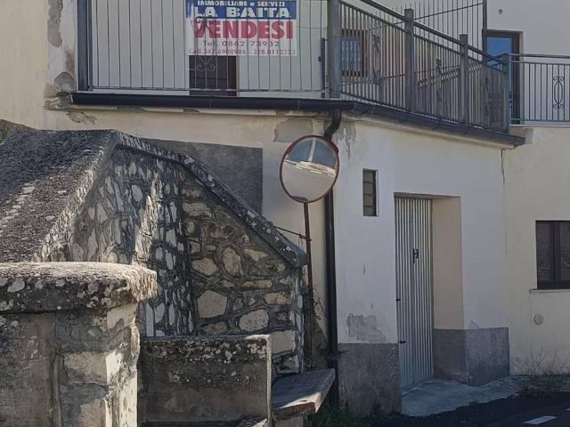 Palazzo / Stabile in vendita a Lucoli AQ
