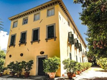 Palazzo / Stabile in vendita a Lucca LU