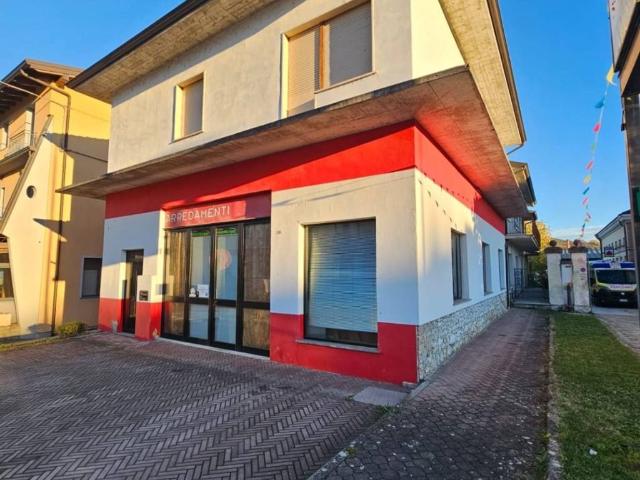 Palazzo / Stabile in vendita a Lugagnano Val d'Arda PC