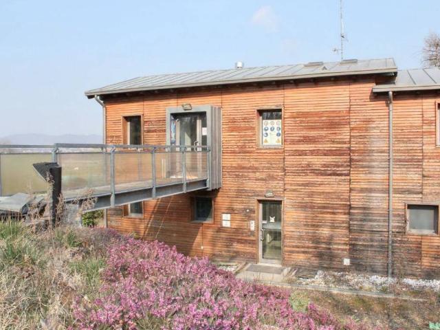 Palazzo / Stabile in vendita a Luisago CO