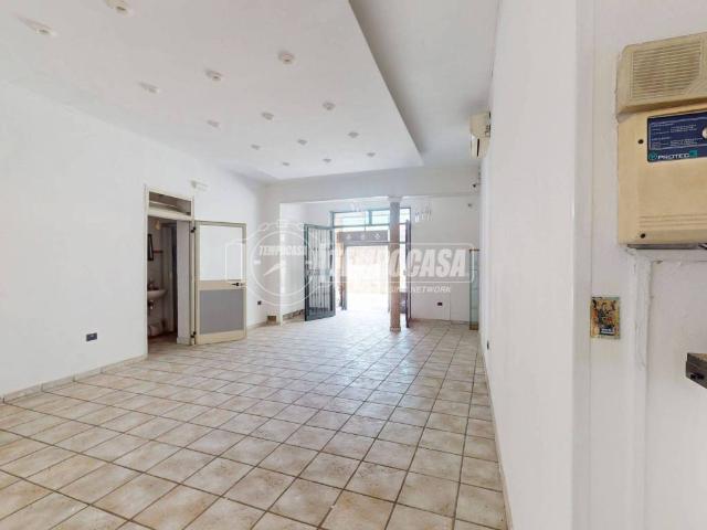 Palazzo / Stabile in vendita a Lusciano CE