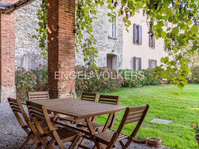 Palazzo / Stabile in vendita a Lurago d'Erba CO