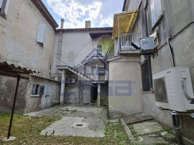 Palazzo / Stabile in vendita a Luzzara RE