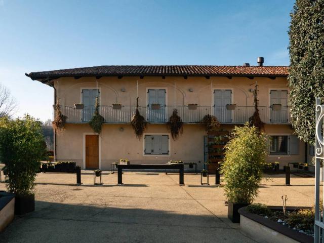 Palazzo / Stabile in vendita a La Morra CN