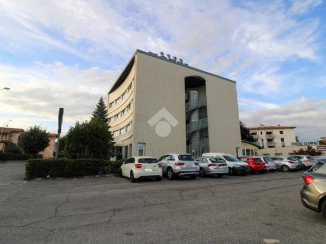 Palazzo / Stabile in vendita a Lallio BG