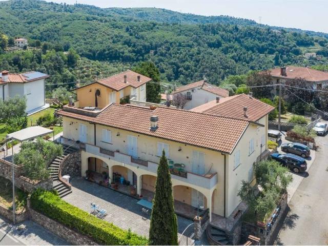 Palazzo / Stabile in vendita a Lamporecchio PT