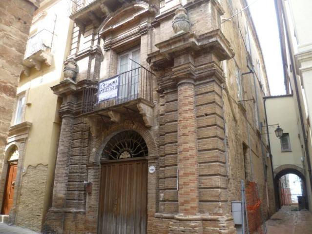 Palazzo / Stabile in vendita a Lanciano CH