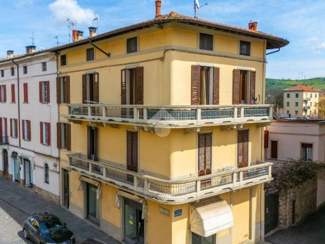 Palazzo / Stabile in vendita a Langhirano PR
