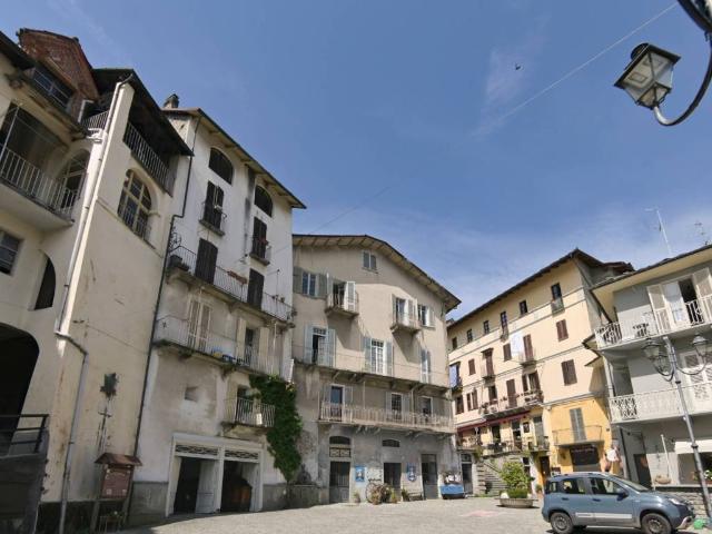 Palazzo / Stabile in vendita a Lanzo Torinese TO