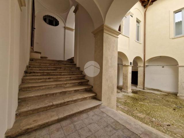 Palazzo / Stabile in vendita a L'Aquila AQ