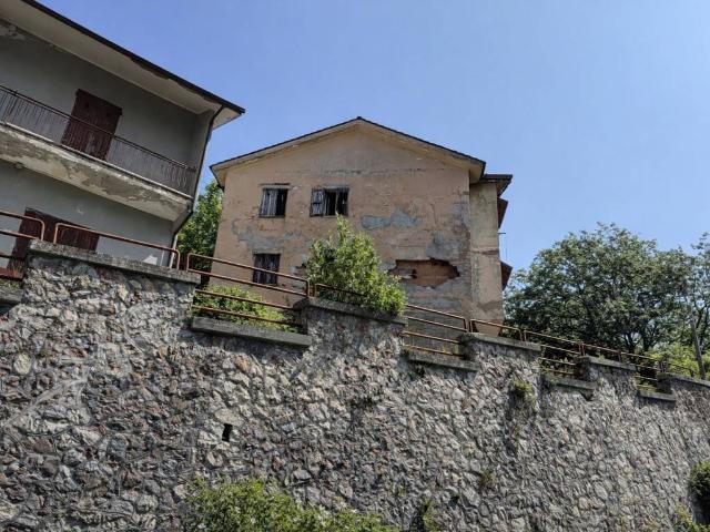 Palazzo / Stabile in vendita a L'Aquila AQ