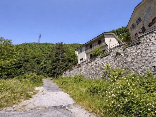 Palazzo / Stabile in vendita a L'Aquila AQ