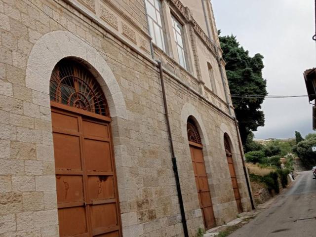 Palazzo / Stabile in vendita a Larino CB