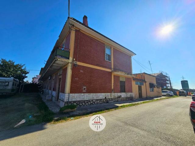 Palazzo / Stabile in vendita a Latina LT