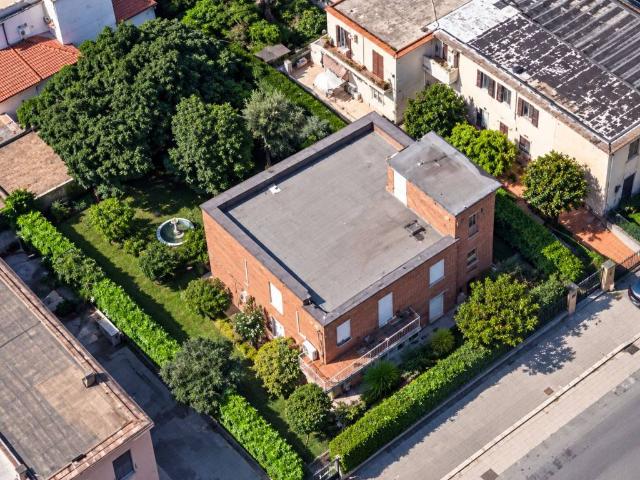 Palazzo / Stabile in vendita a Latina LT