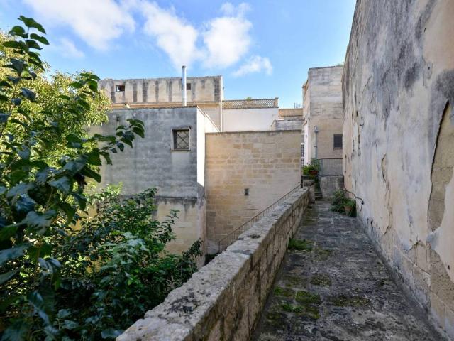 Palazzo / Stabile in vendita a Lecce LE