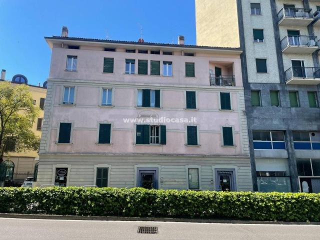 Palazzo / Stabile in vendita a Lecco LC