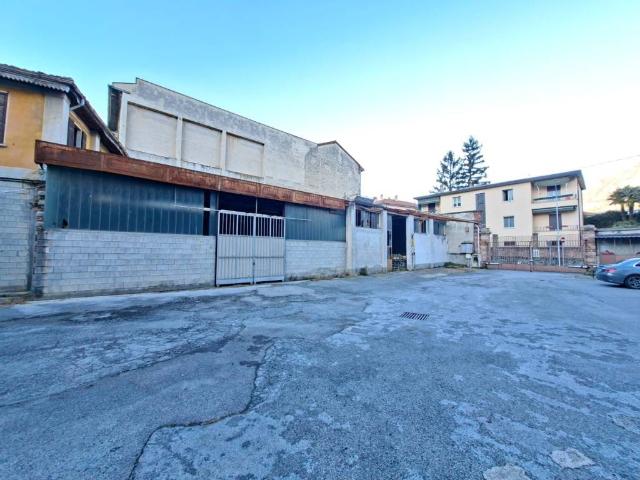 Palazzo / Stabile in vendita a Lecco LC