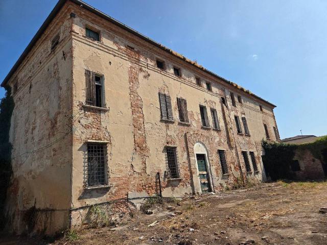 Palazzo / Stabile in vendita a Legnago VR