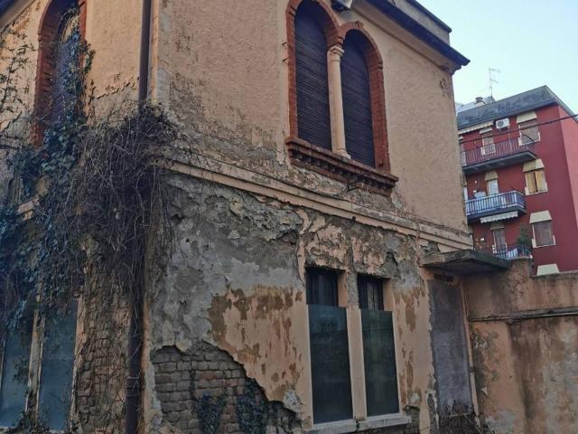Palazzo / Stabile in vendita a Legnano MI