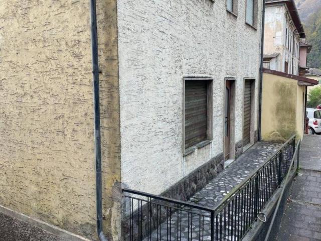 Palazzo / Stabile in vendita a Lenna BG