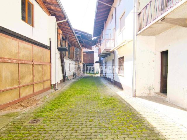 Palazzo / Stabile in vendita a Lenta VC