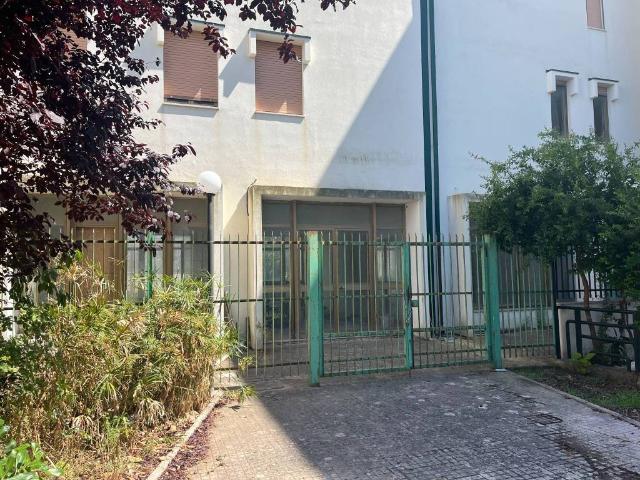 Palazzo / Stabile in vendita a Lesina FG