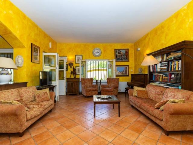 Palazzo / Stabile in vendita a Lerici SP